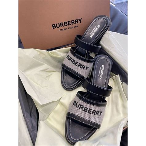 burberry 涼鞋